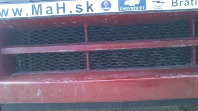 DSC_0125.jpg (134.14 KiB) Zobrazeno 9889 x tiež aj ochrannú mriežku chladiča