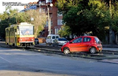 Matiz na kolejích.jpg