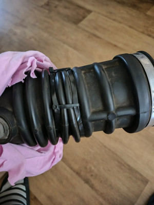 Aveo - vzduchová hadice oprava.jpg